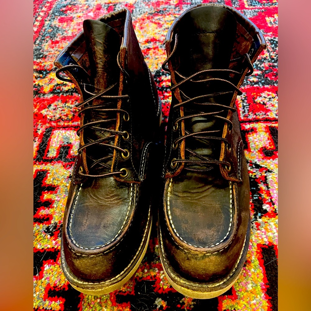 Red Wing men's 6" classic moc 8849 leather boot worn by EZ in TV series Mayans